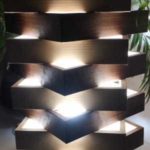 Lampe de Salon modèle Cubik en bois existe en plusieurs coloris